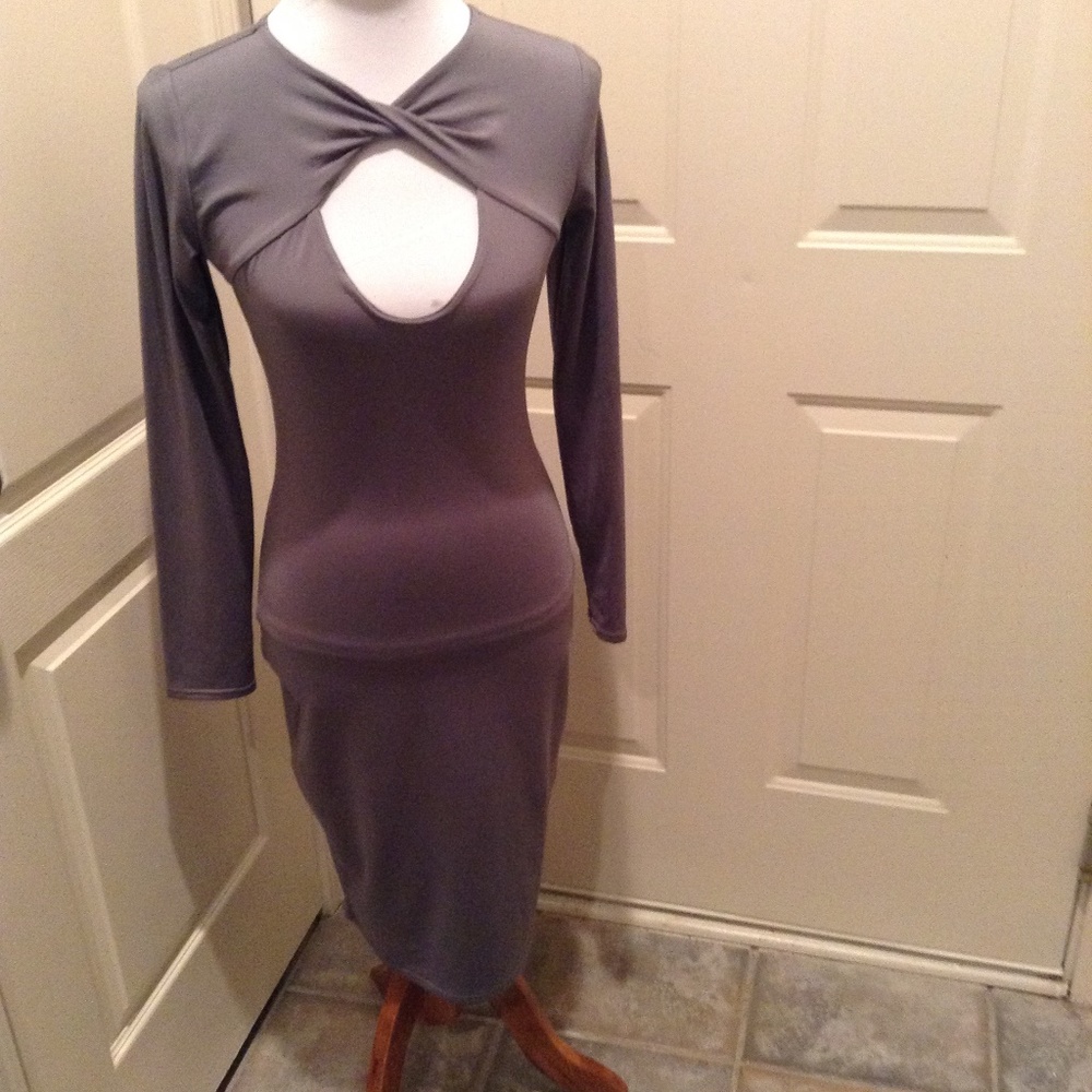 Unbranded Pre-owned Fitted Gray Dress (SM)